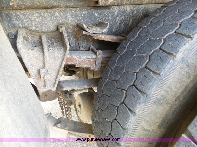 image for item J4229 2001 International 4900 dump truck