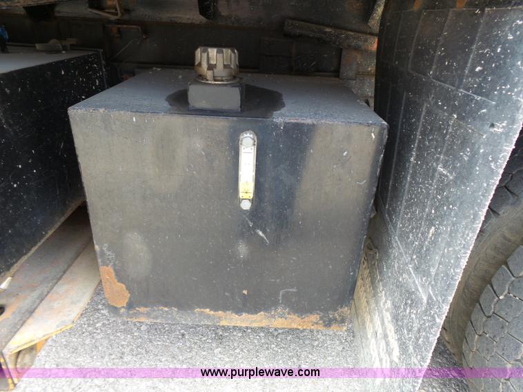 image for item J4229 2001 International 4900 dump truck