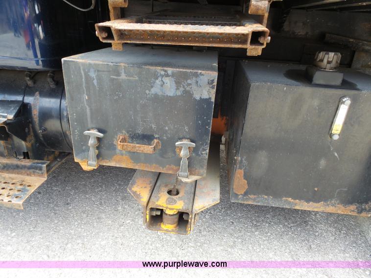 image for item J4229 2001 International 4900 dump truck