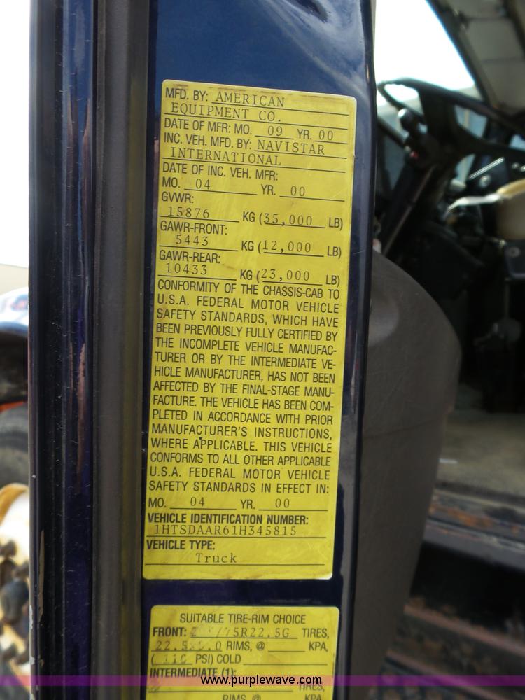 image for item J4229 2001 International 4900 dump truck