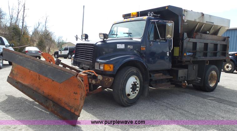 image for item J4230 2002 International 4900 dump truck