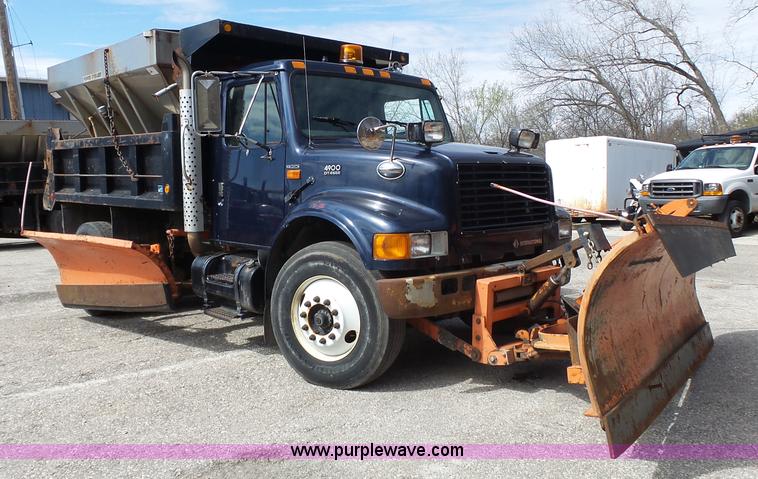 image for item J4230 2002 International 4900 dump truck