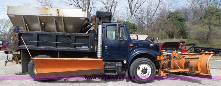 image for item J4230 2002 International 4900 dump truck