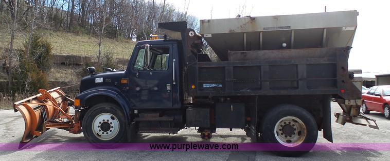 image for item J4230 2002 International 4900 dump truck