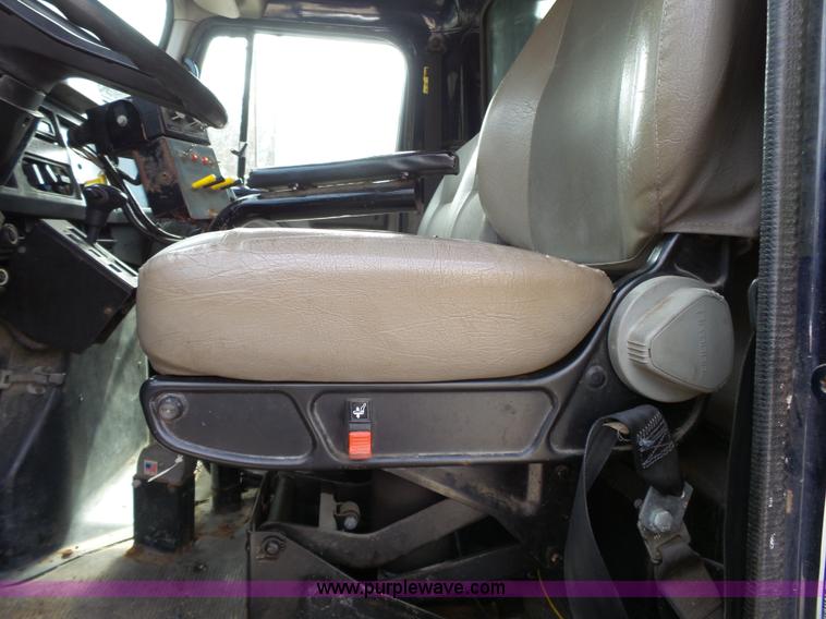 image for item J4230 2002 International 4900 dump truck