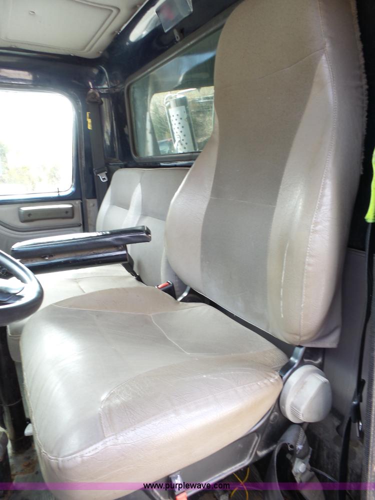 image for item J4230 2002 International 4900 dump truck