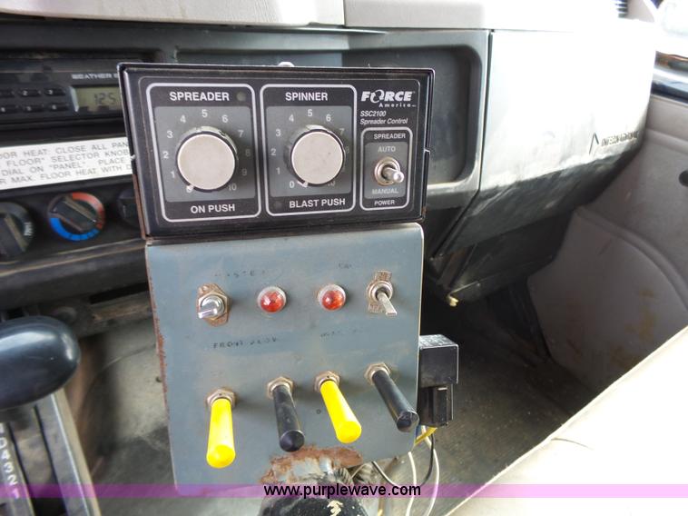 image for item J4230 2002 International 4900 dump truck