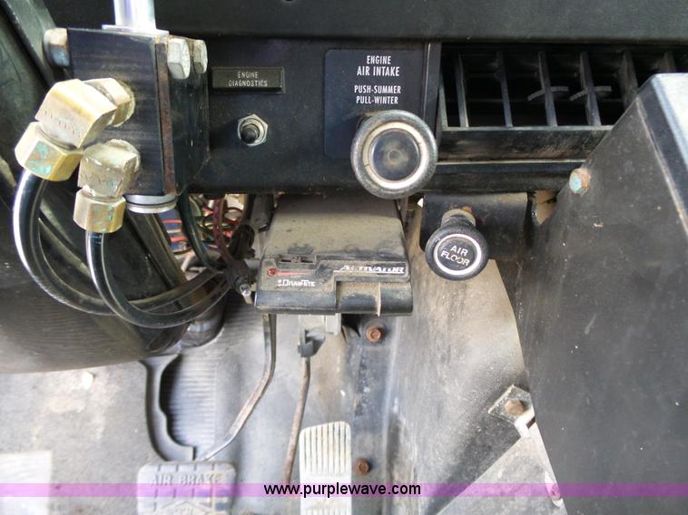 image for item J4230 2002 International 4900 dump truck