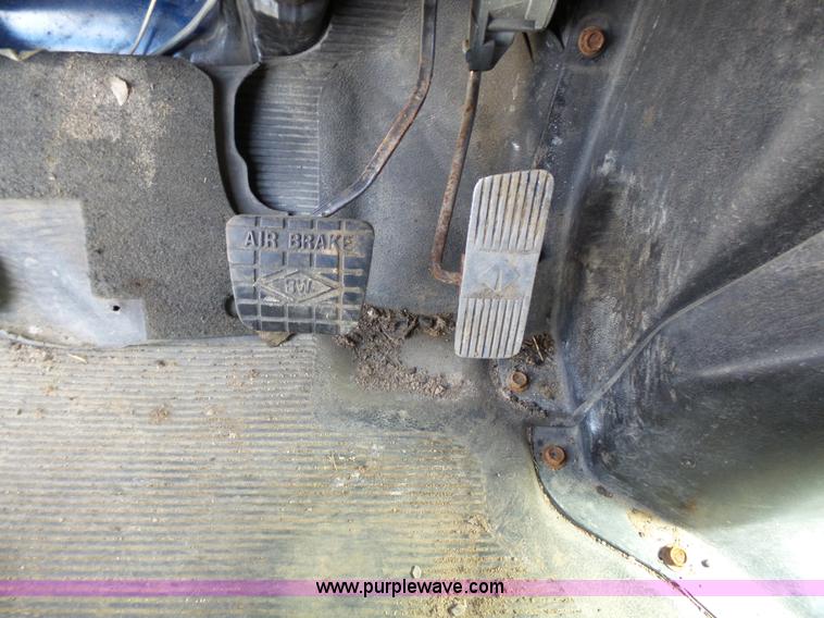 image for item J4230 2002 International 4900 dump truck