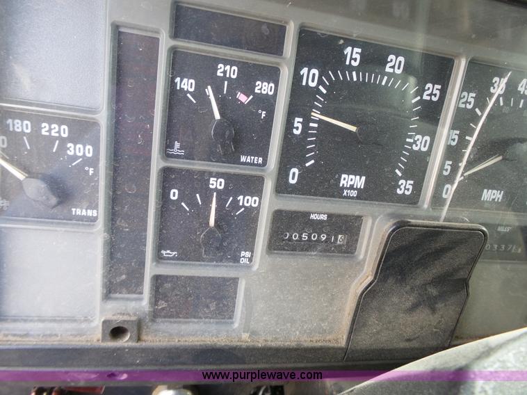 image for item J4230 2002 International 4900 dump truck