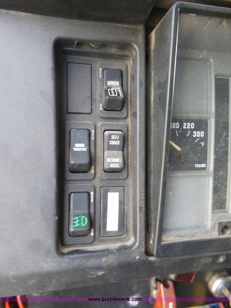 image for item J4230 2002 International 4900 dump truck