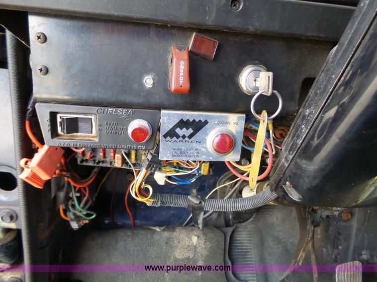 image for item J4230 2002 International 4900 dump truck