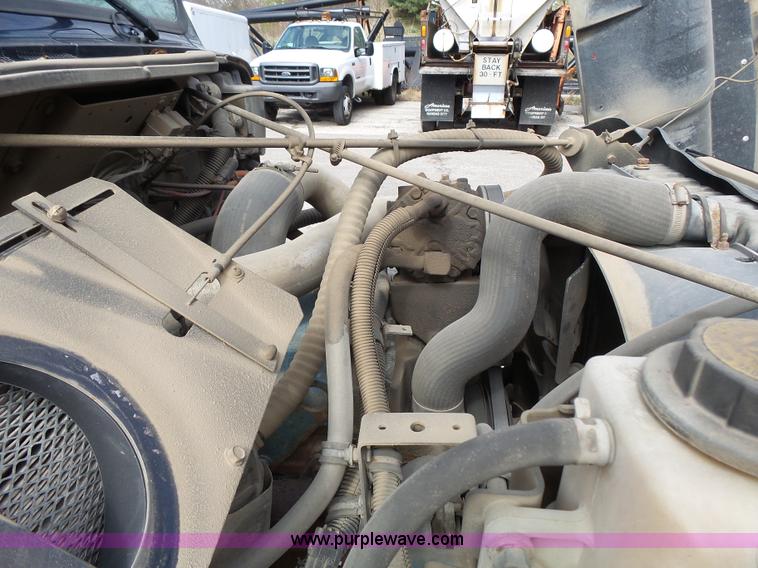 image for item J4230 2002 International 4900 dump truck