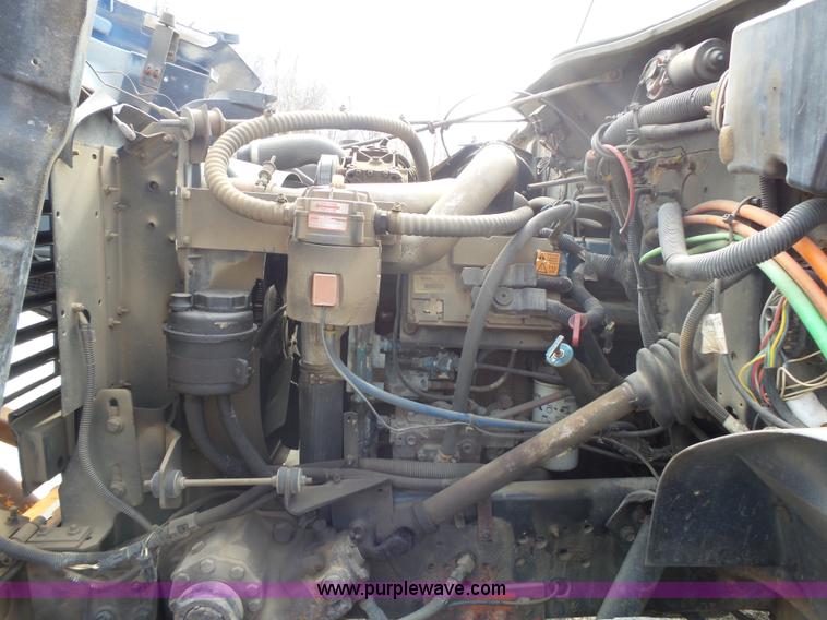 image for item J4230 2002 International 4900 dump truck