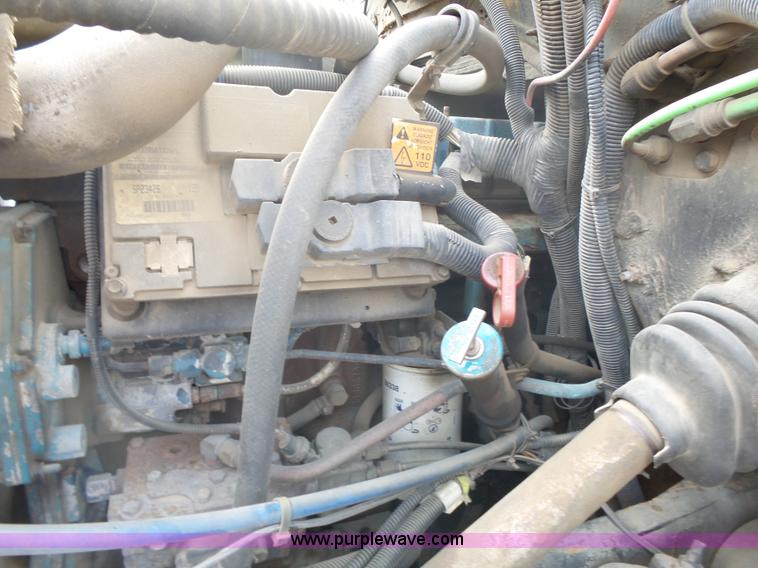 image for item J4230 2002 International 4900 dump truck