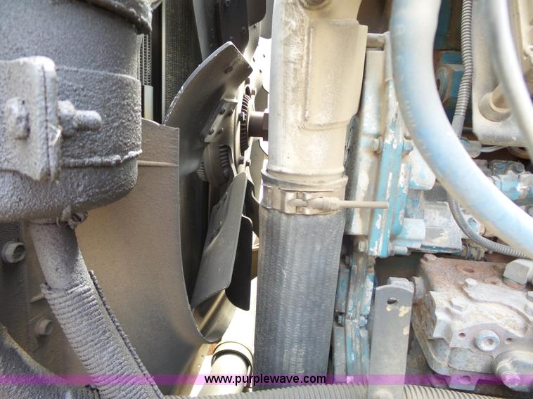 image for item J4230 2002 International 4900 dump truck