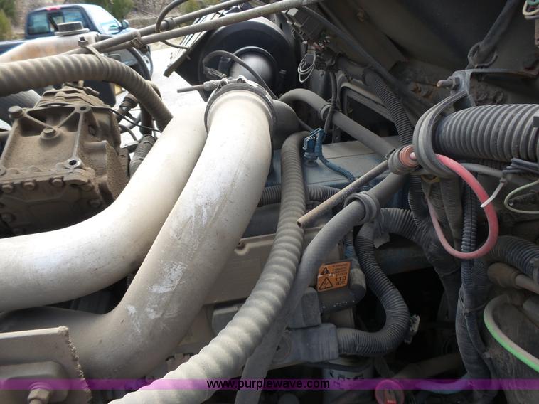 image for item J4230 2002 International 4900 dump truck