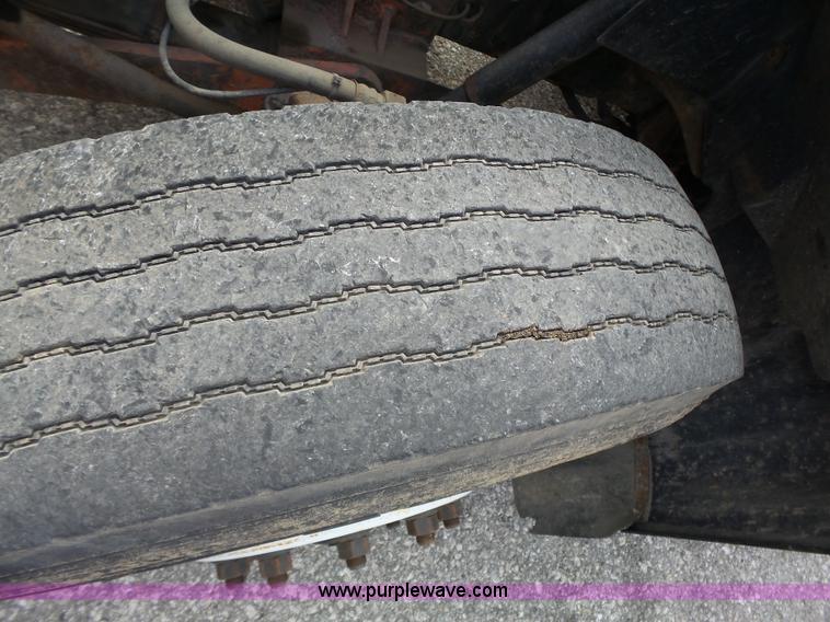 image for item J4230 2002 International 4900 dump truck