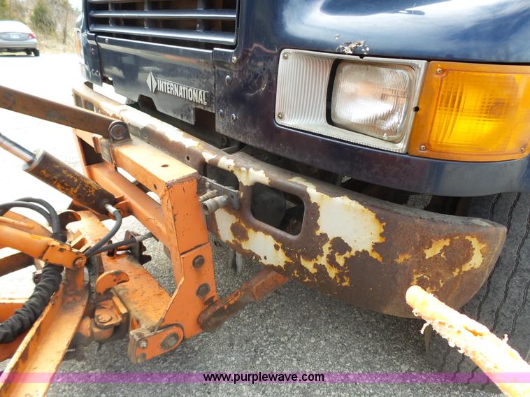 image for item J4230 2002 International 4900 dump truck