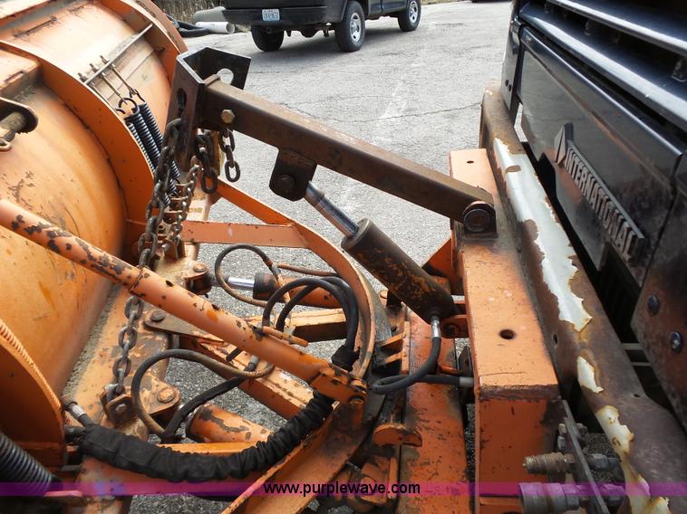 image for item J4230 2002 International 4900 dump truck