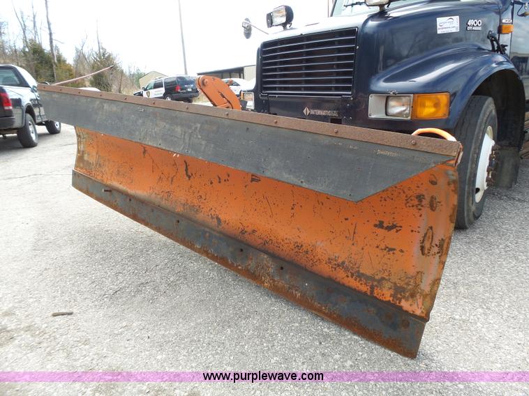 image for item J4230 2002 International 4900 dump truck