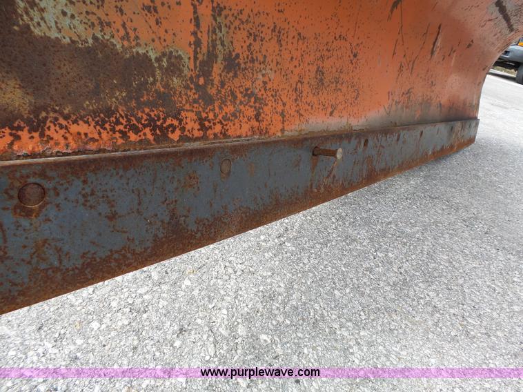 image for item J4230 2002 International 4900 dump truck