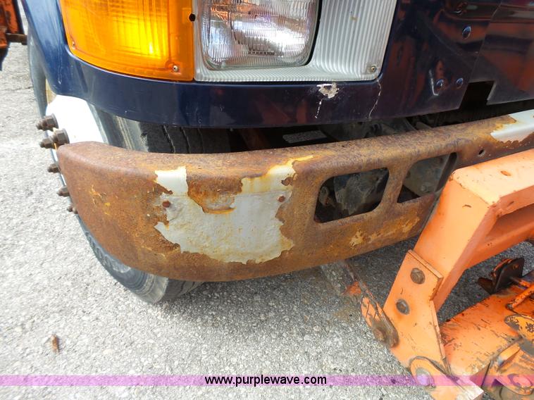 image for item J4230 2002 International 4900 dump truck