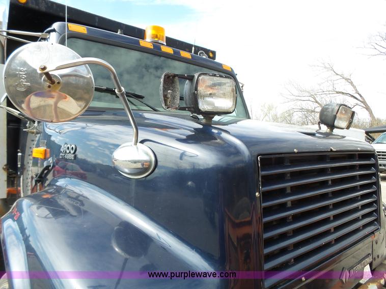 image for item J4230 2002 International 4900 dump truck