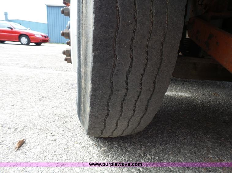 image for item J4230 2002 International 4900 dump truck