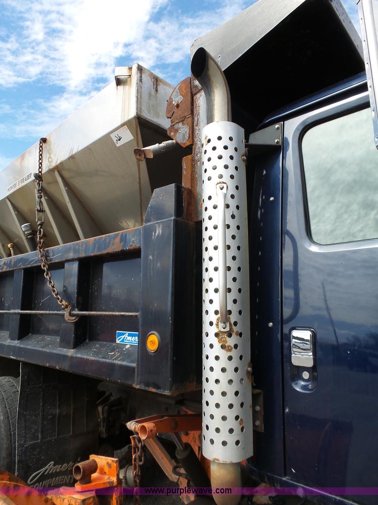 image for item J4230 2002 International 4900 dump truck