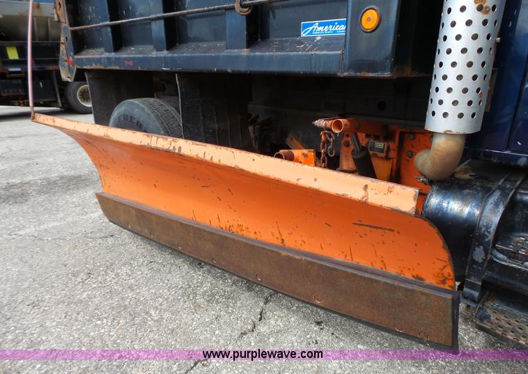 image for item J4230 2002 International 4900 dump truck