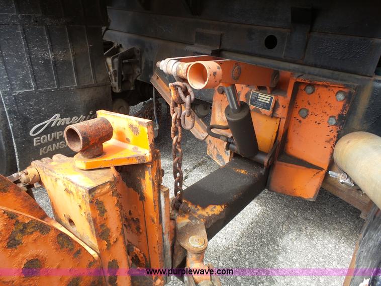 image for item J4230 2002 International 4900 dump truck