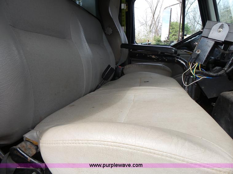 image for item J4230 2002 International 4900 dump truck