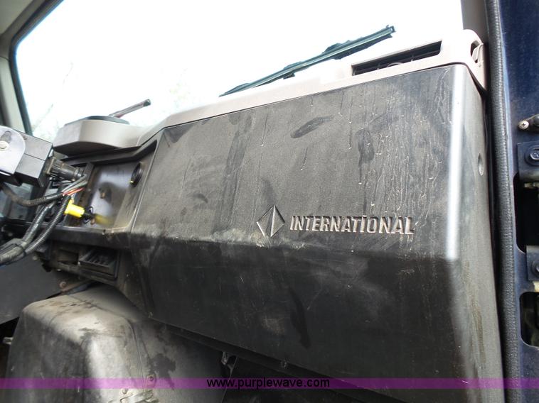 image for item J4230 2002 International 4900 dump truck