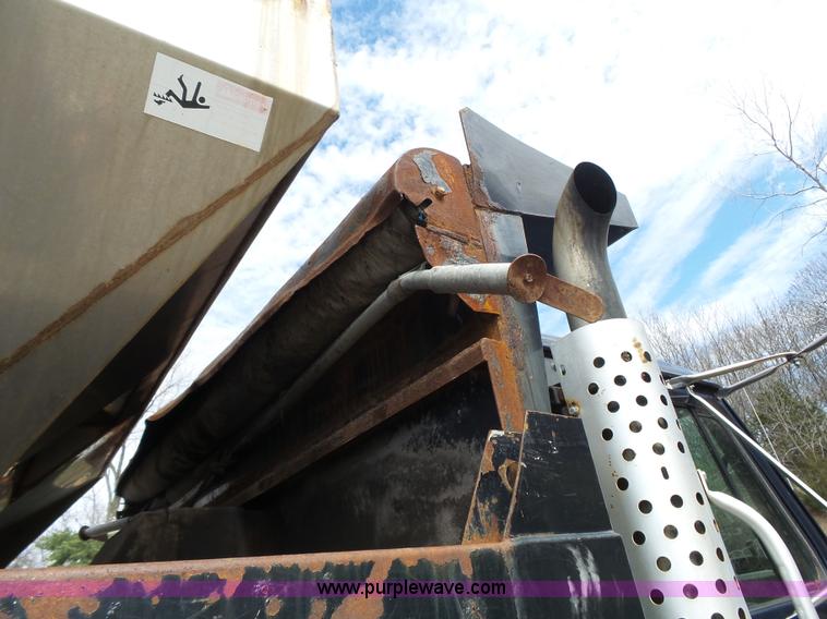 image for item J4230 2002 International 4900 dump truck