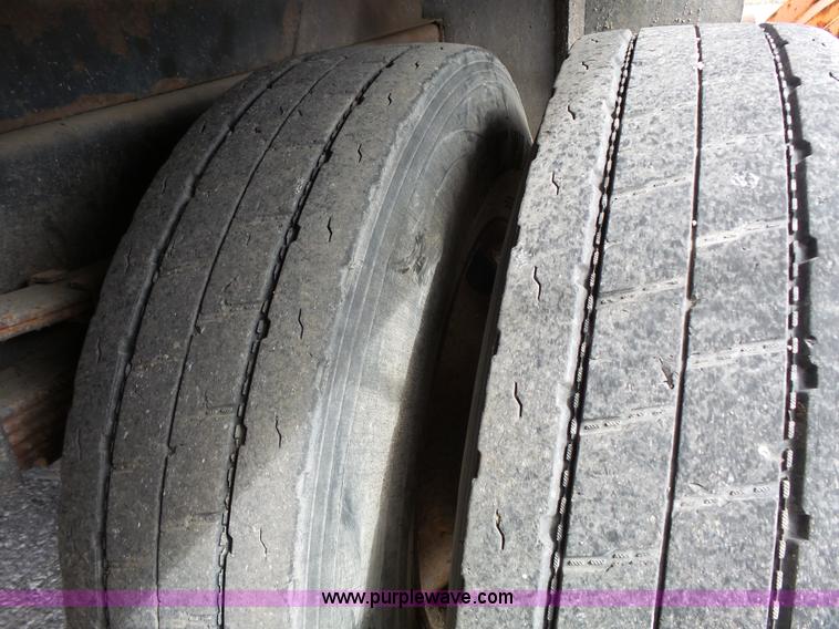 image for item J4230 2002 International 4900 dump truck