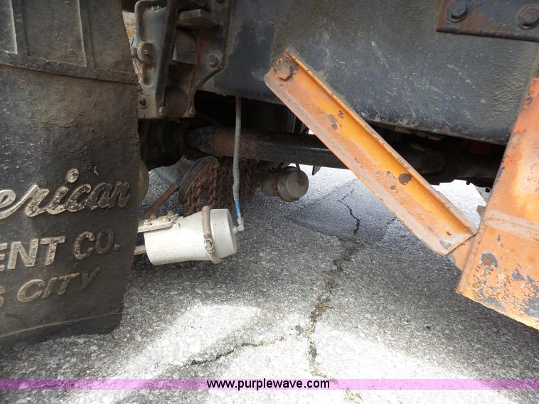 image for item J4230 2002 International 4900 dump truck