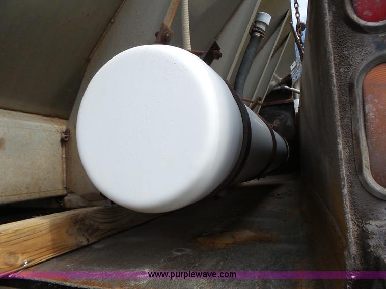 image for item J4230 2002 International 4900 dump truck