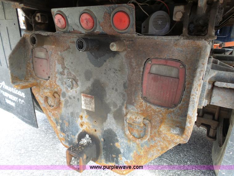 image for item J4230 2002 International 4900 dump truck