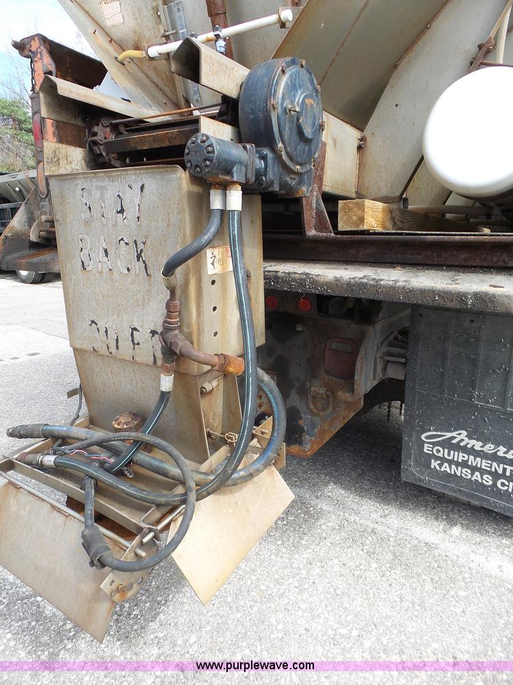 image for item J4230 2002 International 4900 dump truck