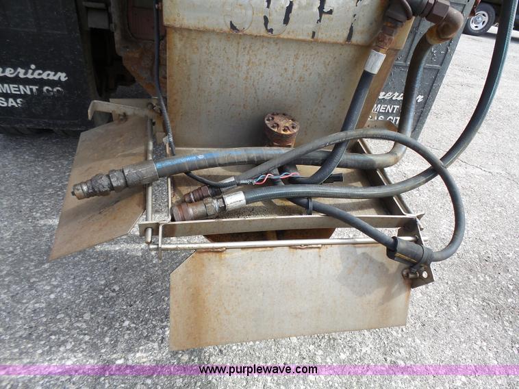 image for item J4230 2002 International 4900 dump truck