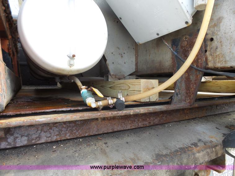 image for item J4230 2002 International 4900 dump truck