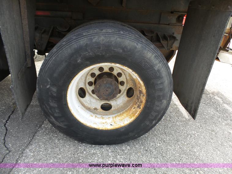 image for item J4230 2002 International 4900 dump truck