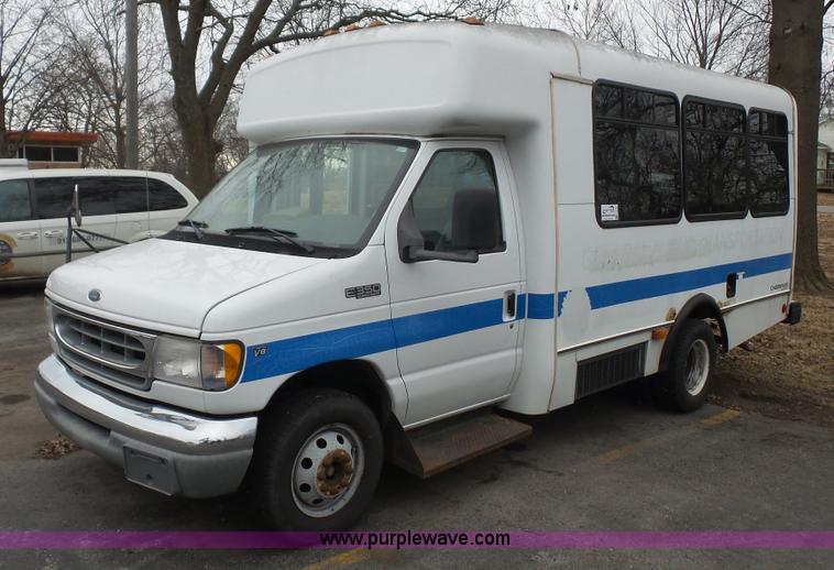 image for item J4702 2000 Ford 800 Champion bus