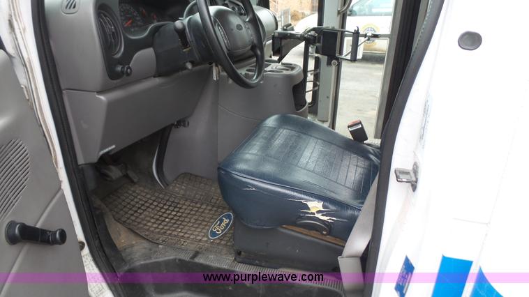 image for item J4702 2000 Ford 800 Champion bus