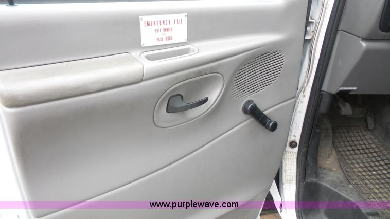 image for item J4702 2000 Ford 800 Champion bus