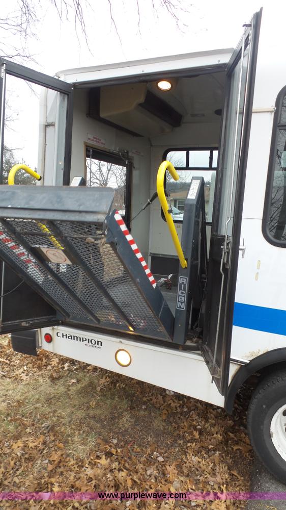 image for item J4702 2000 Ford 800 Champion bus