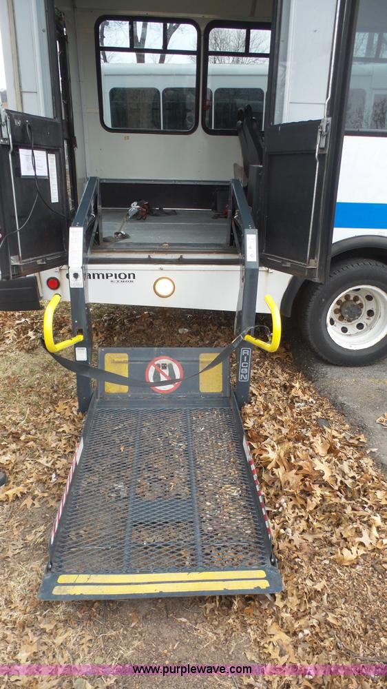 image for item J4702 2000 Ford 800 Champion bus