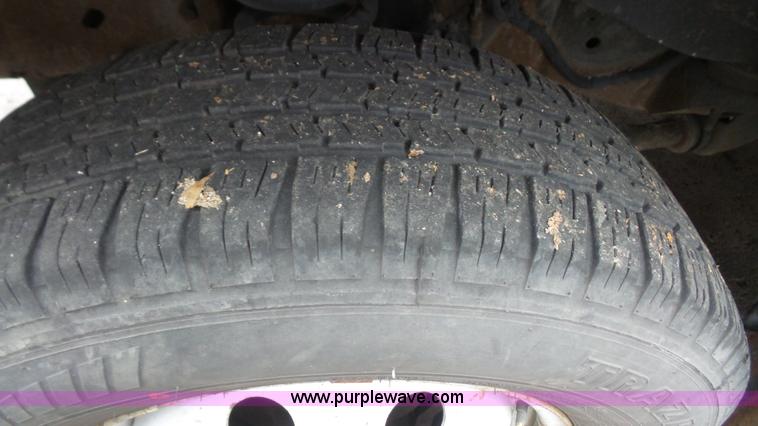 image for item J4702 2000 Ford 800 Champion bus