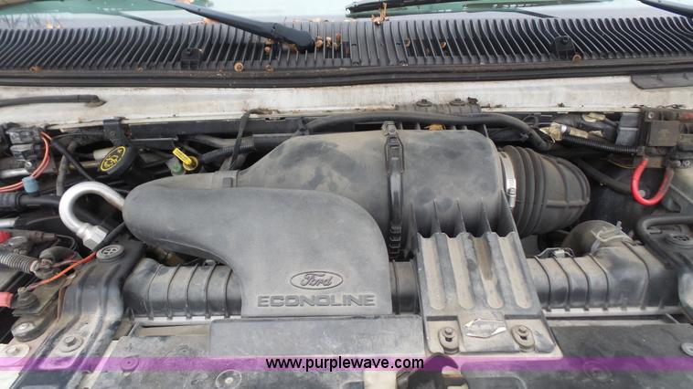 image for item J4702 2000 Ford 800 Champion bus